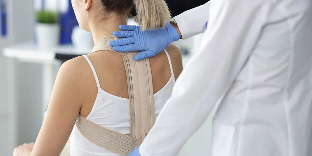 What is Scoliosis (Curvature of the Spine)? What are the Symptoms and Treatments?