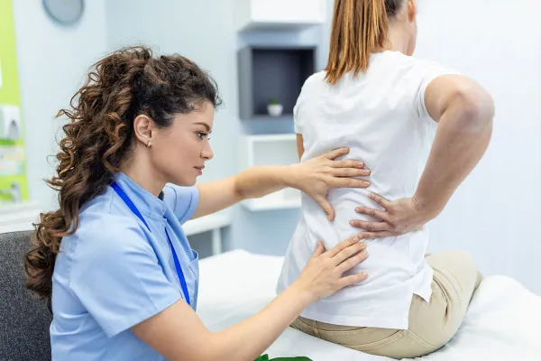 What is Scoliosis (Curvature of the Spine)? What are the Symptoms and Treatments?